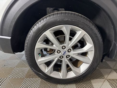 Used 2023 Ford Explorer Platinum w/ Technology Package AWD/4WD image 33