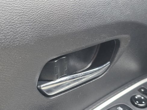 Used 2023 Nissan Versa SR w/ Electronics Package FWD image 10