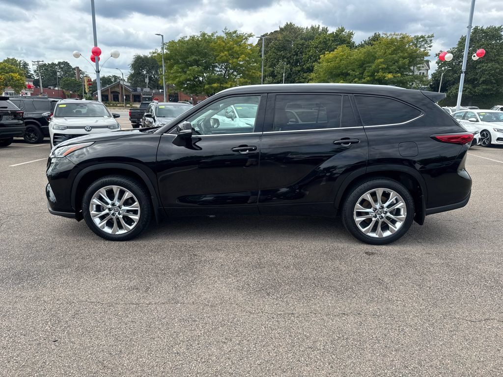 Used 2023 Toyota Highlander Limited AWD/4WD image 4
