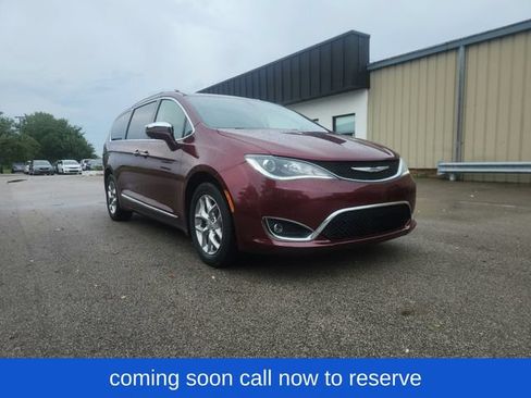 Used 2019 Chrysler Pacifica Limited FWD image 1