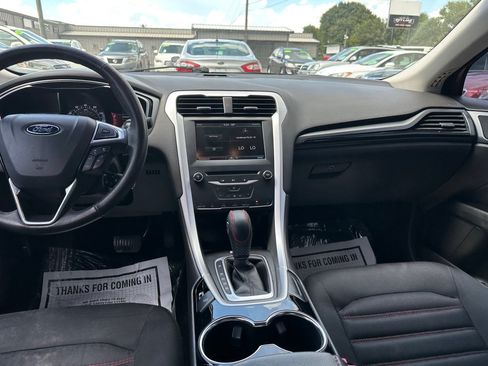 Used 2014 Ford Fusion SE FWD image 9