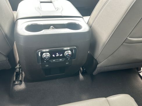 Used 2023 GMC Yukon XL SLT w/ SLT Luxury Package RWD image 21