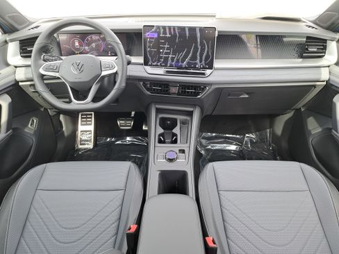 New 2026 Volkswagen Tiguan SE R-Line FWD image 9