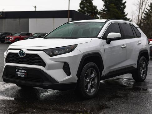 Used 2022 Toyota RAV4 LE image 4