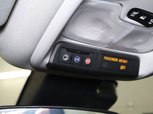 Used 2022 Chevrolet Bolt EUV LT w/ Comfort Package FWD image 26