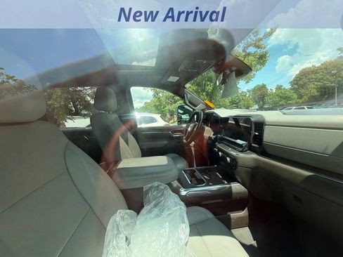 Used 2024 Chevrolet Silverado 2500 LTZ w/ LTZ Premium Package AWD/4WD image 3