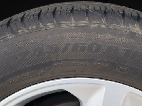 Used 2017 Ford Edge SE image 40