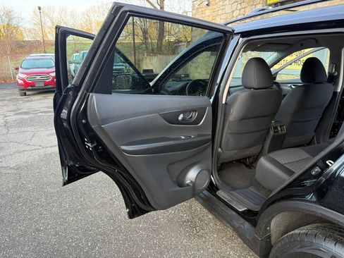 Used 2017 Nissan Rogue SV w/ Midnight Edition image 21