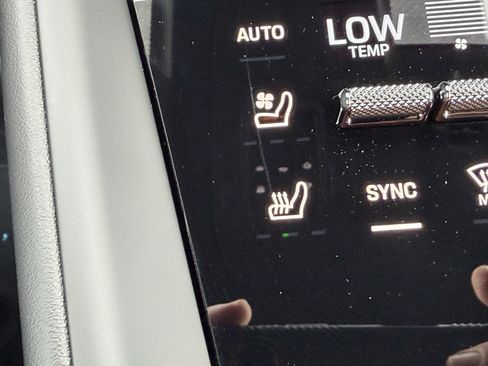 New 2026 Porsche Macan Electric image 30