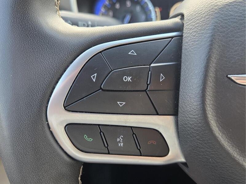 Used 2024 Chrysler Pacifica Touring-L FWD image 33