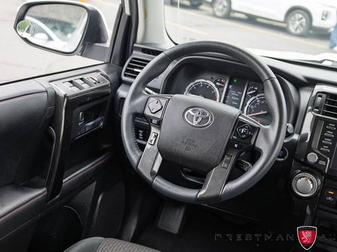 Used 2021 Toyota 4Runner TRD Off-Road AWD/4WD image 32