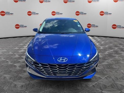 Used 2023 Hyundai Elantra Limited w/ Preferred Accessory Package FWD image 6