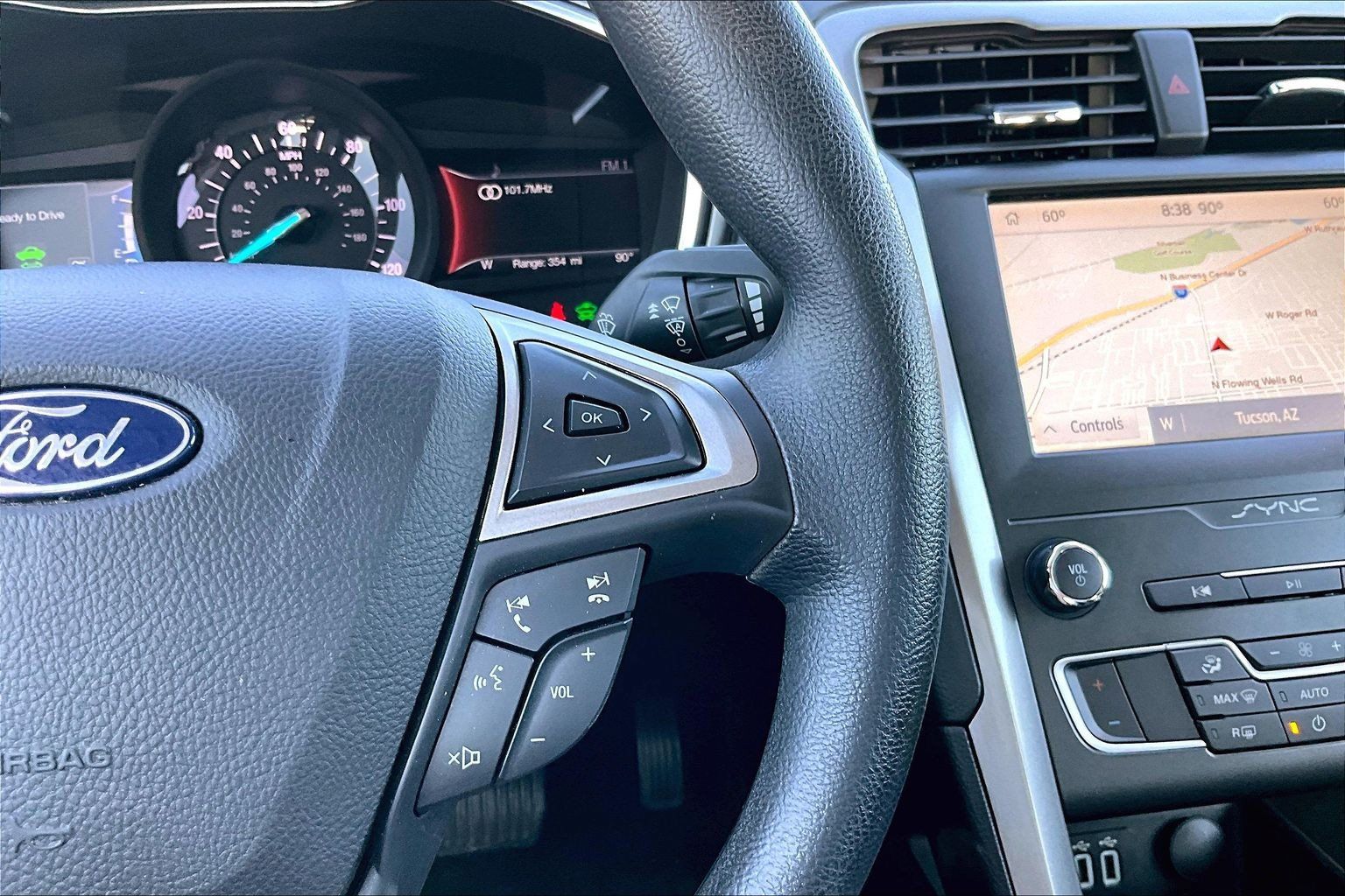 Used 2020 Ford Fusion SE FWD image 20