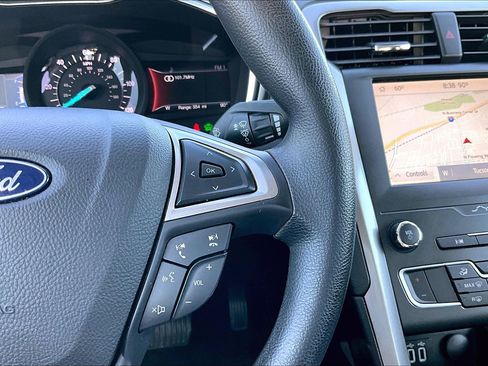 Used 2020 Ford Fusion SE FWD image 20