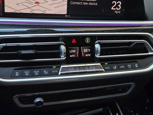 Used 2021 BMW X7 xDrive40i w/ M Sport Package AWD/4WD image 32