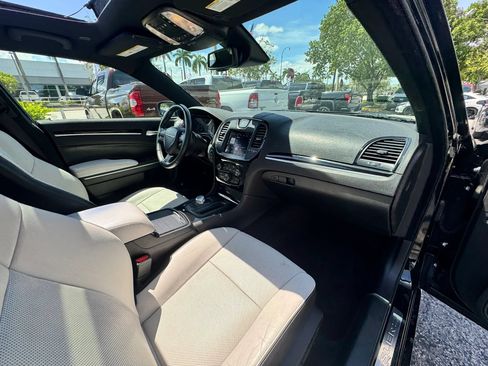 Used 2018 Chrysler 300 S w/ 300S Premium Group RWD image 24