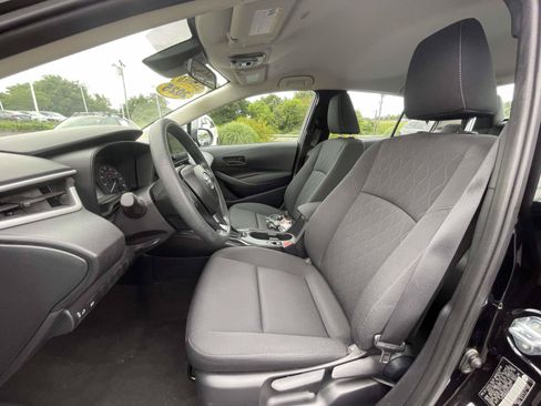 Used 2025 Toyota Corolla LE FWD image 17