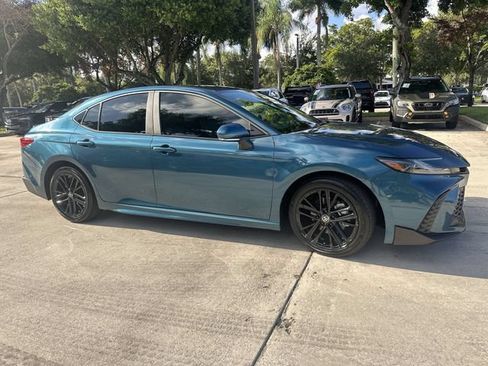 Used 2025 Toyota Camry SE FWD image 15