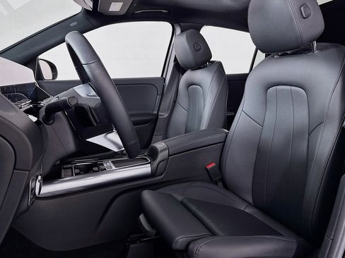 Used 2026 Mercedes-Benz GLA 250 image 16