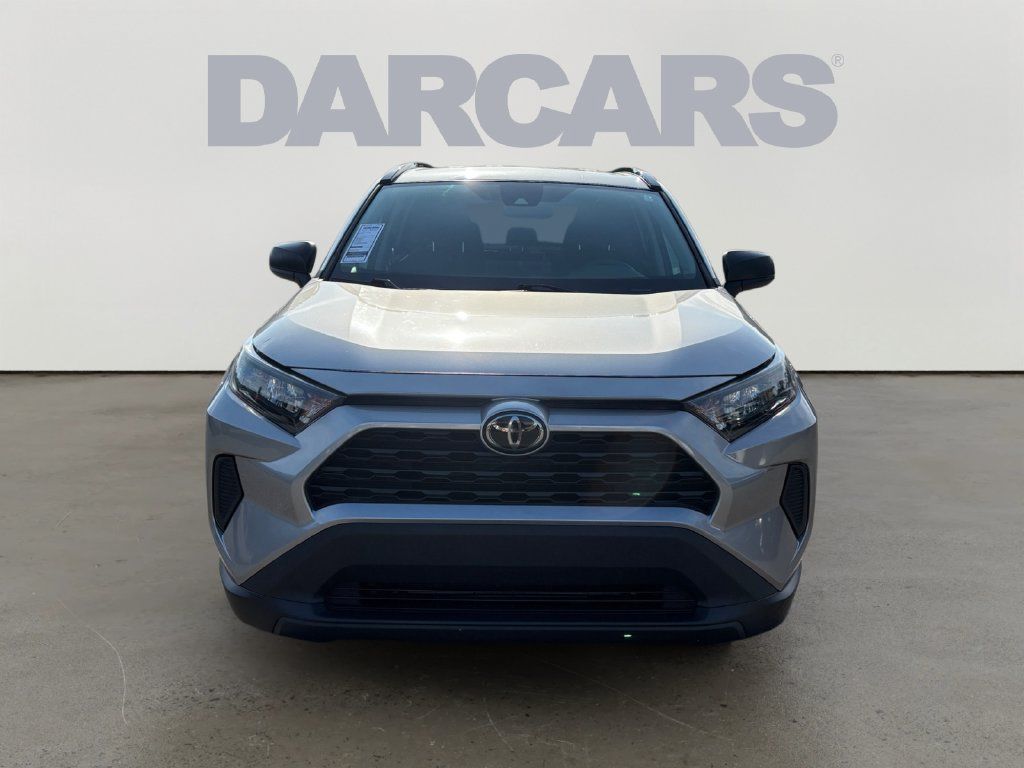 Used 2021 Toyota RAV4 LE FWD image 2