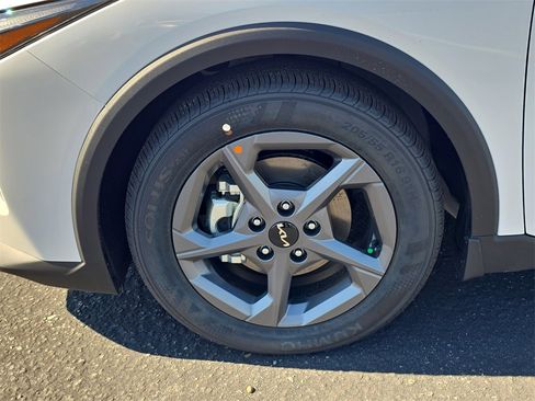 New 2025 Kia K4 LXS image 35