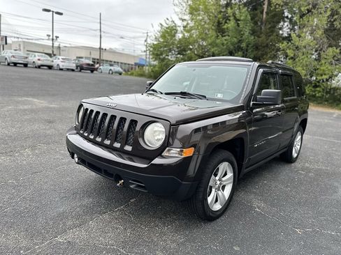 Used 2014 Jeep Patriot Latitude w/ Sun/Sound Group AWD/4WD image 3