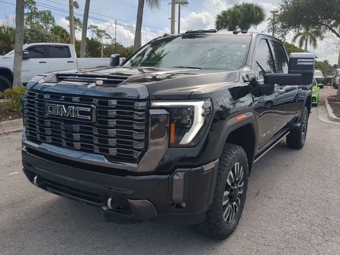 Used 2024 GMC Sierra 2500 Denali Ultimate image 9