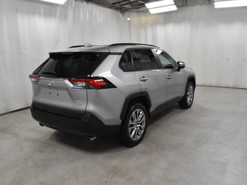 Used 2023 Toyota RAV4 XLE Premium image 5