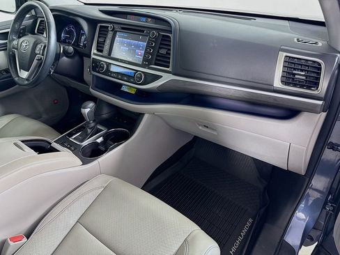 Certified 2018 Toyota Highlander Limited Platinum image 30