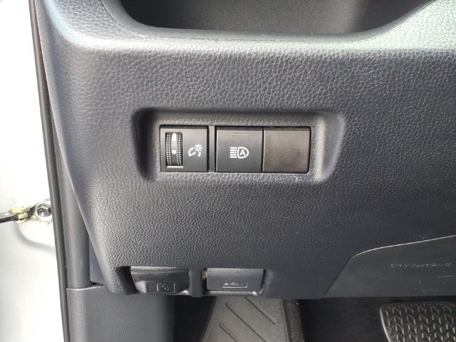 Used 2024 Toyota RAV4 XLE FWD image 7