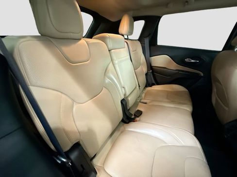 Used 2016 Jeep Cherokee Limited w/ Luxury Group AWD/4WD image 27