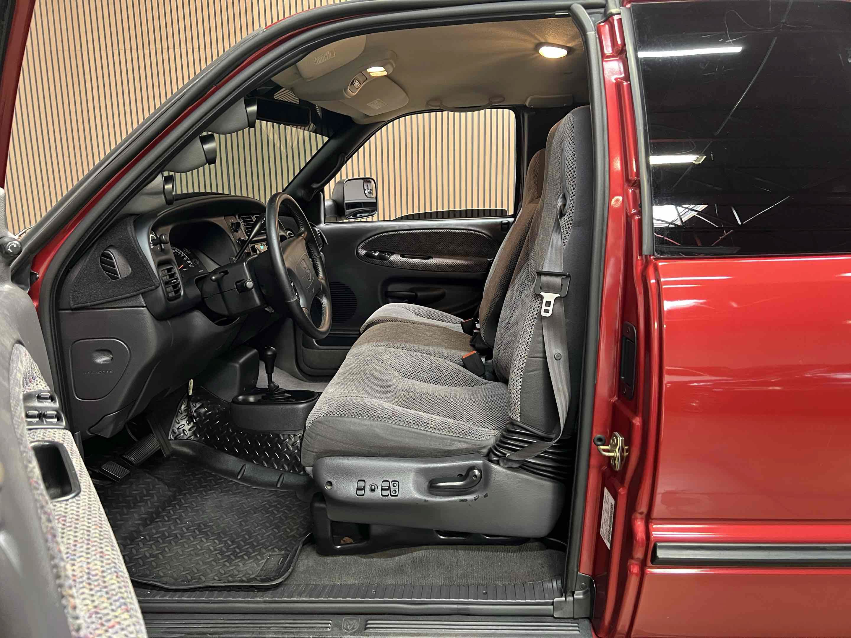 Used 1998 Dodge Ram 2500 Truck 4x4 Quad Cab image 4