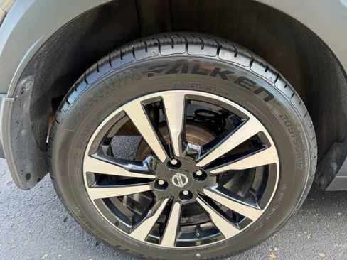 Used 2020 Nissan Kicks SV FWD image 8