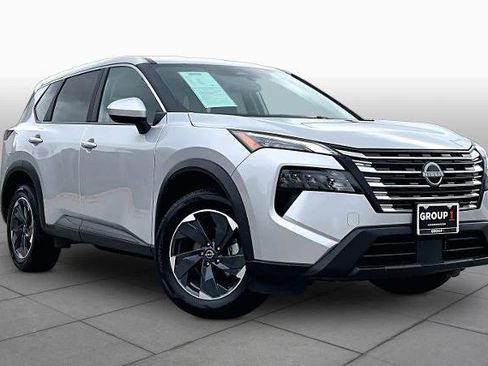 Certified 2025 Nissan Rogue SV FWD image 3