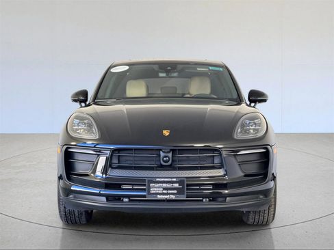 Used 2025 Porsche Macan image 11