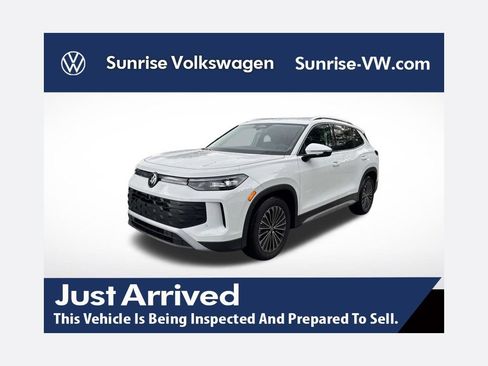 Used 2026 Volkswagen Tiguan S w/ 18" Wheel Package FWD image 1