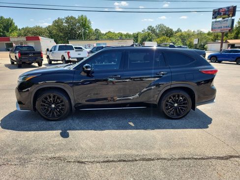 Used 2023 Toyota Highlander XSE FWD image 5