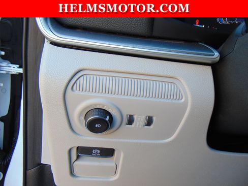 Certified 2025 Jeep Wagoneer 4DR 4WD image 21