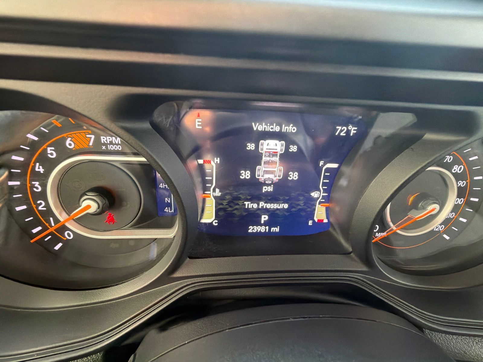 Used 2026 Jeep Wrangler Unlimited Rubicon AWD/4WD image 15