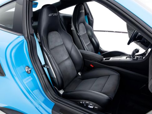 Used 2018 Porsche 911 GT2 RS image 33