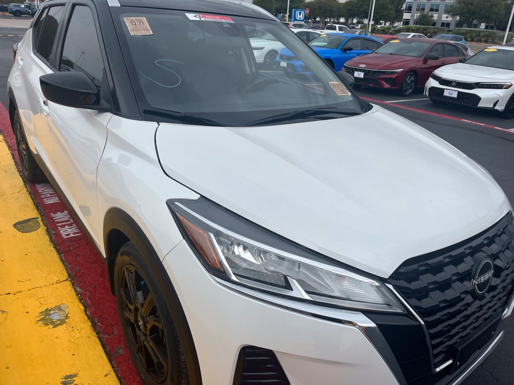 Used 2024 Nissan Kicks SV FWD image 3