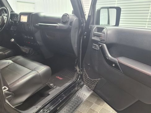 Used 2012 Jeep Wrangler Unlimited Sahara AWD/4WD image 36
