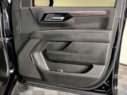 Used 2025 Chevrolet Tahoe Z71 AWD/4WD image 25