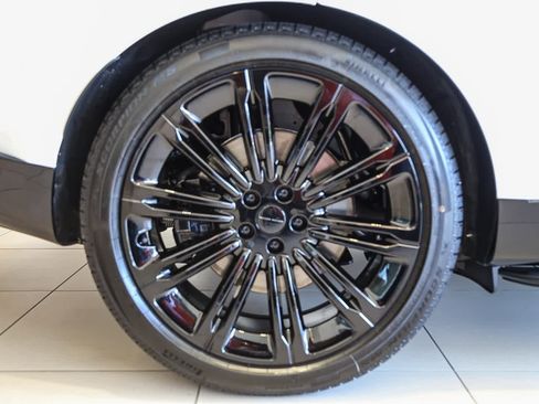 New 2026 Land Rover Range Rover Long Wheelbase Autobiography image 11