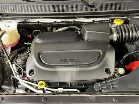 Used 2023 Chrysler Pacifica Touring-L FWD image 25