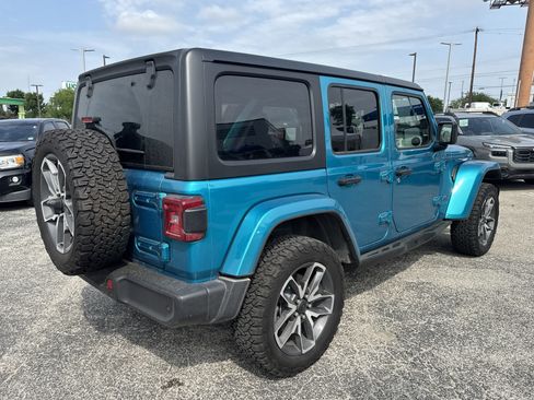 Used 2024 Jeep Wrangler Unlimited w/ Convenience Group AWD/4WD image 5