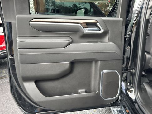 Used 2025 Chevrolet Silverado 2500 LT w/ Convenience Package image 18