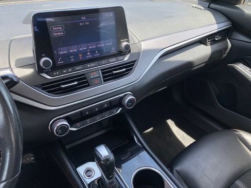 Used 2024 Nissan Altima 2.5 SR FWD image 16