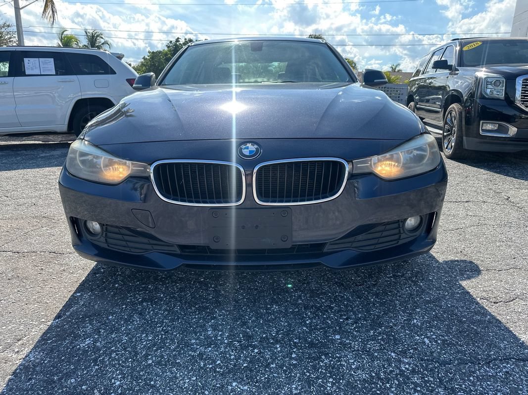 Used 2014 BMW 320i xDrive Sedan AWD/4WD image 5