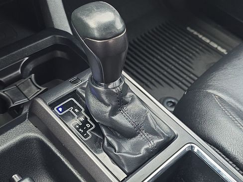 Used 2019 Toyota Tacoma TRD Off-Road image 23